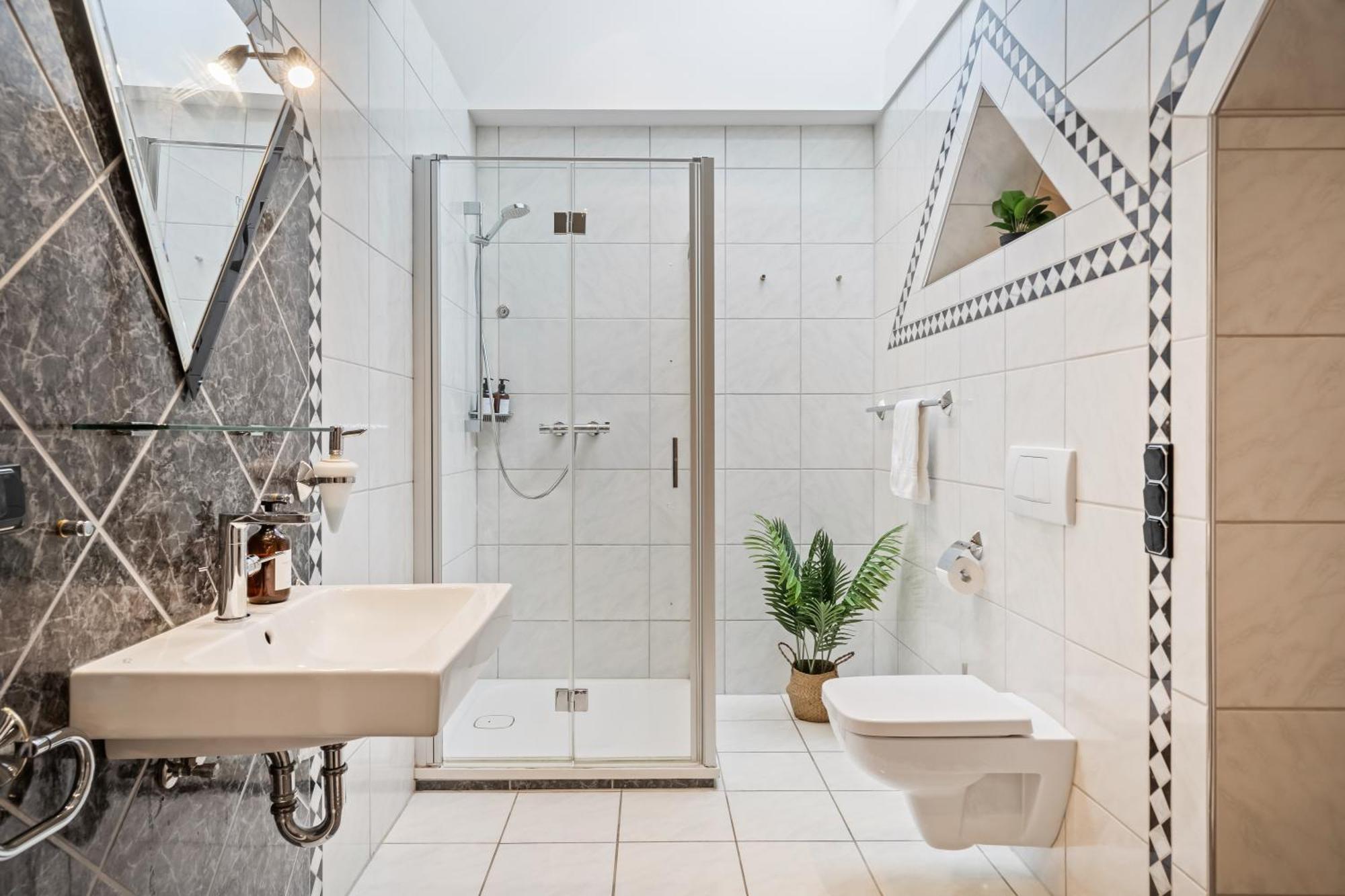 Stadtoase Fulda Mit Flair - Whirlpool, Balkon, 2Xparkplaetze, Highspeed Wlan Exteriör bild